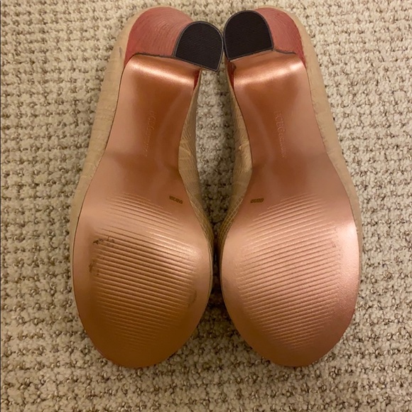 *LIKE NEW* BCBGeneration Pacific Platform Pumps - Size 6.5 - Picture 8 of 10
